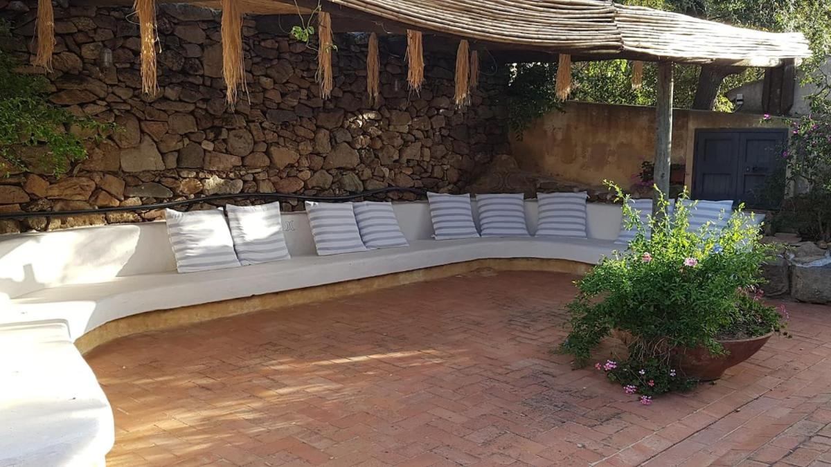 B&B Le Corti Di Aloa San Pantaleo Exterior foto