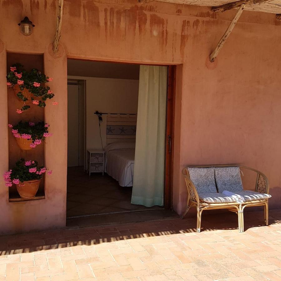 B&B Le Corti Di Aloa San Pantaleo Exterior foto