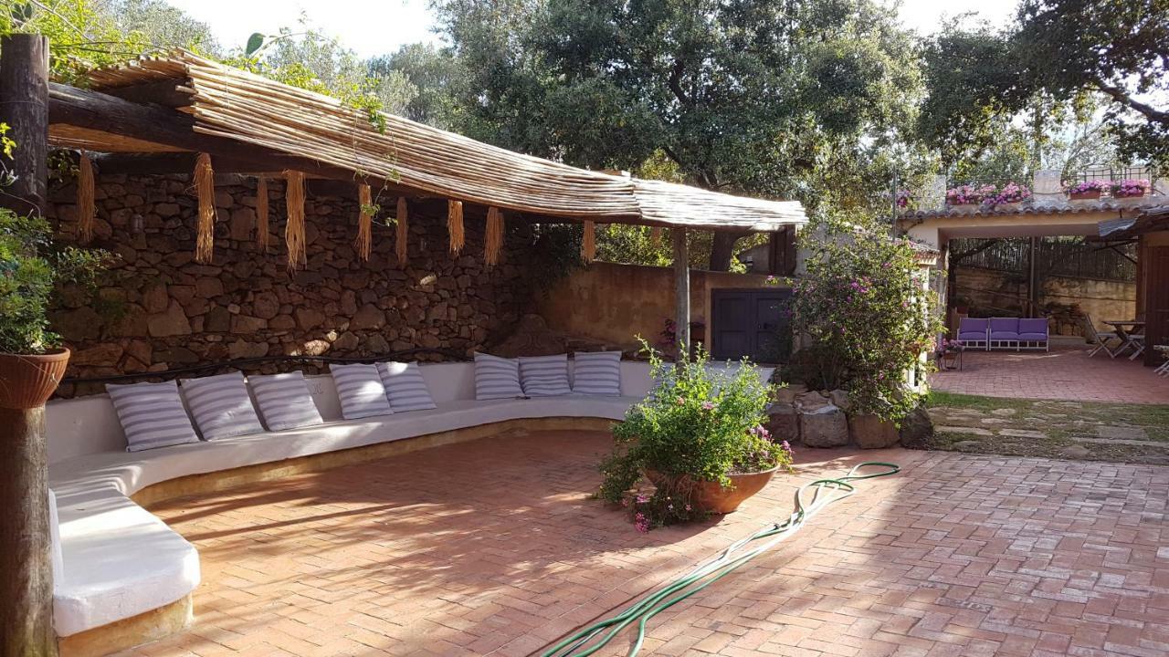 B&B Le Corti Di Aloa San Pantaleo Exterior foto